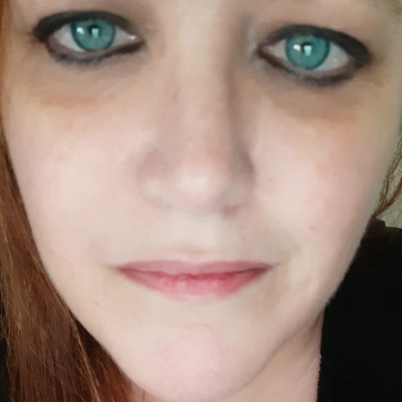 Meet your Posher! ❤ - Picture 2 of 6